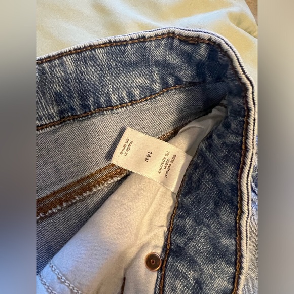 Maurice’s denim button fly shorts—Size 14W - Picture 4 of 7